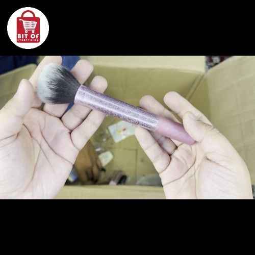 MAKEUP BRUSH