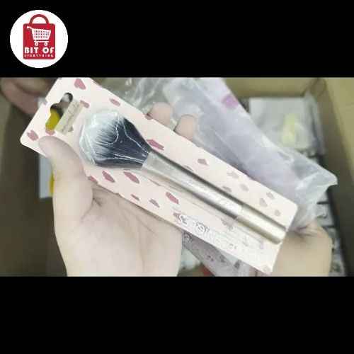 MAKEUP BRUSH