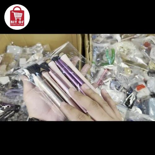 MAKEUP BRUSH SET