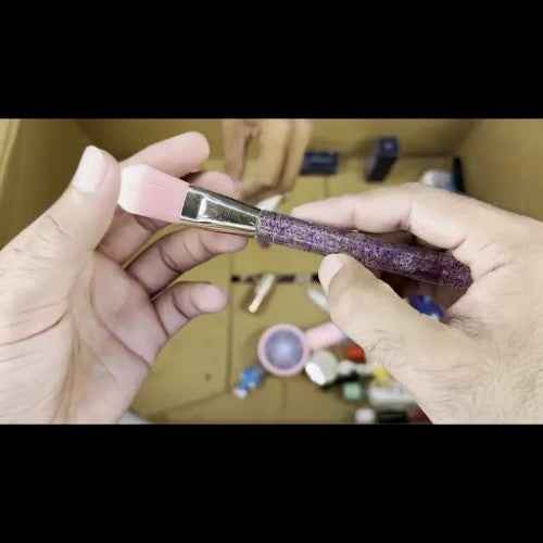 MAKEUP BRUSH