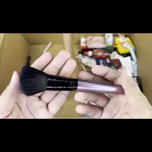MAKEUP BRUSH