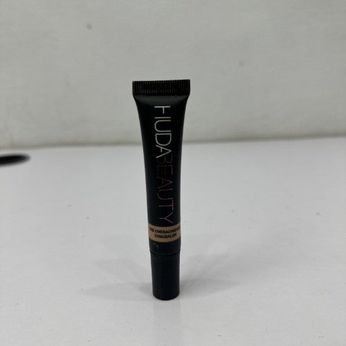 HUDA BEAUTY