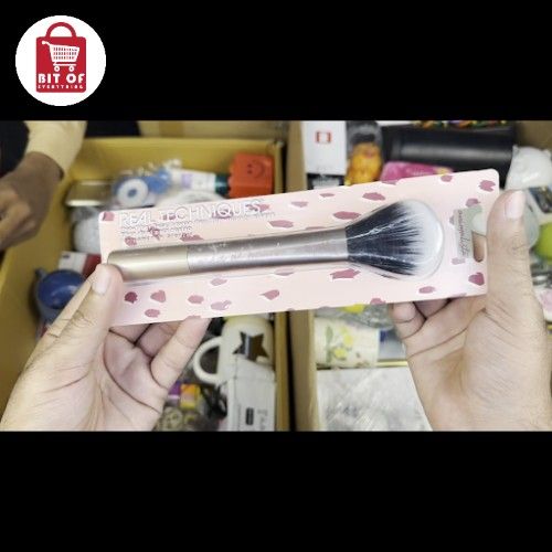 MAKEUP BRUSH