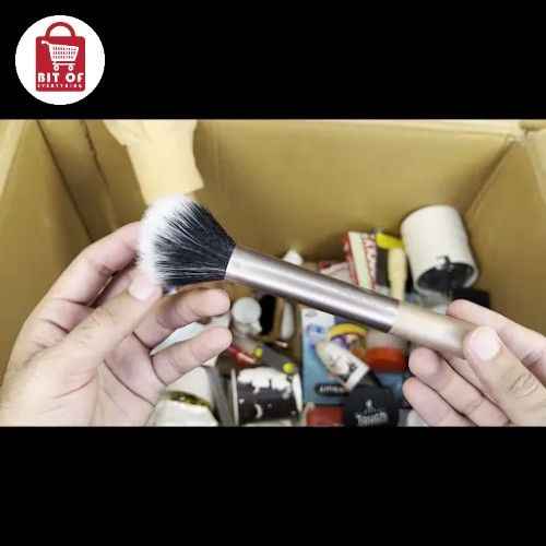 MAKEUP BRUSH