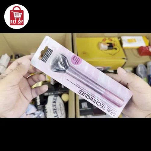 MAKEUP BRUSH