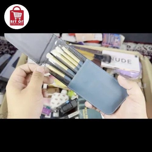 MAKEUP BRUSH SET