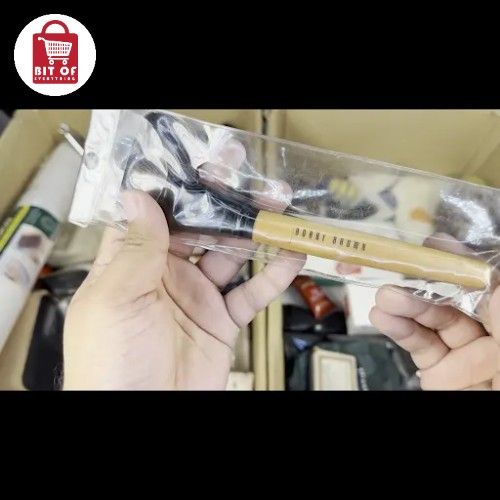 MAKEUP BRUSH