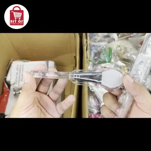 MAKEUP BRUSH
