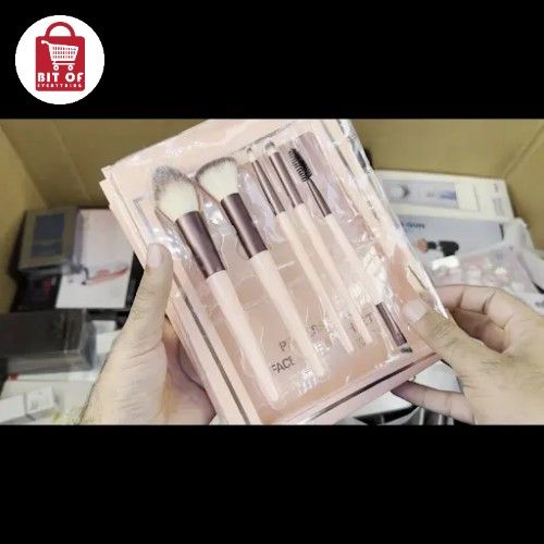 MAKEUP BRUSH SET