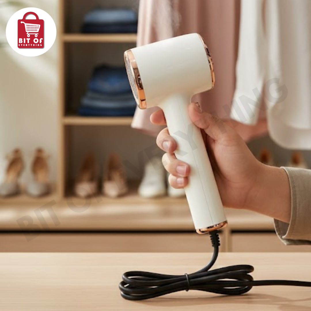 HAND HELD GARMENT STREAMER