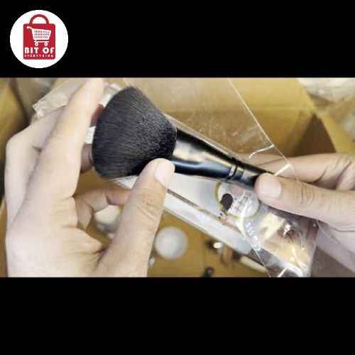 MAKEUP BRUSH