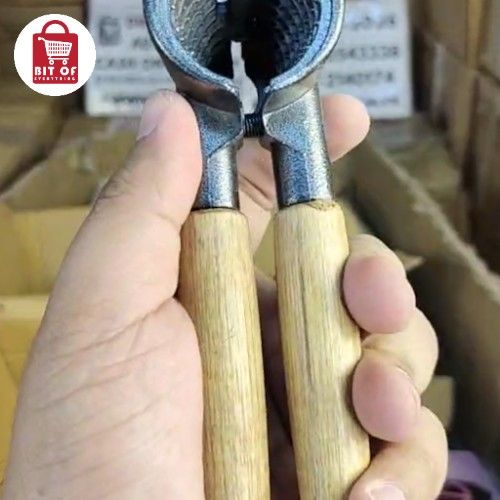 NUT CRACKER