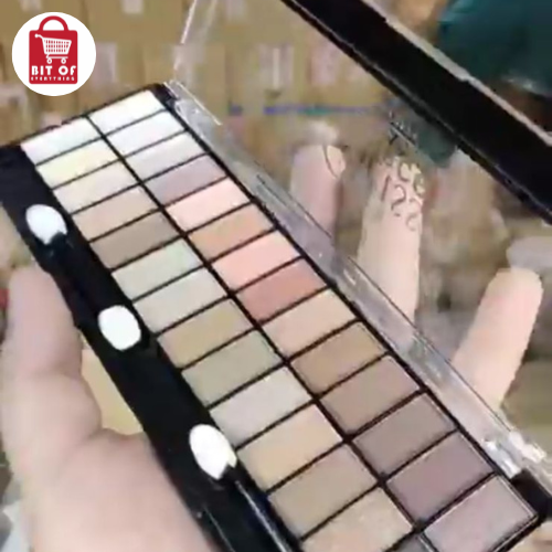 EYE PALLETE WITH TWO BRUSHES