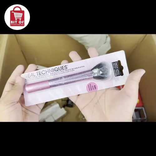MAKEUP BRUSH