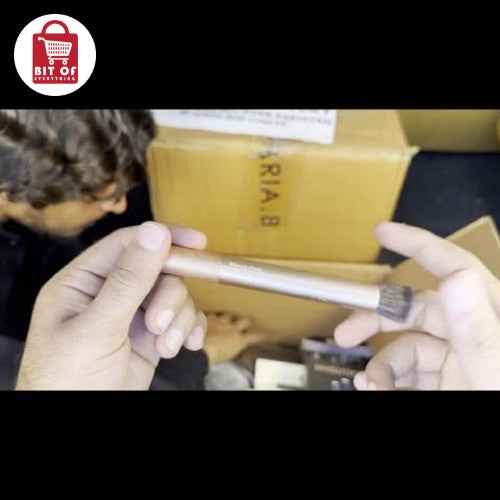 MAKEUP BRUSH