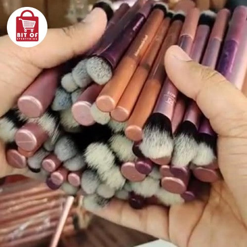 MAKEUP BRUSH REAL TECHNIQUE (HALF-KG)